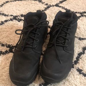 Black polartec Merrell boots